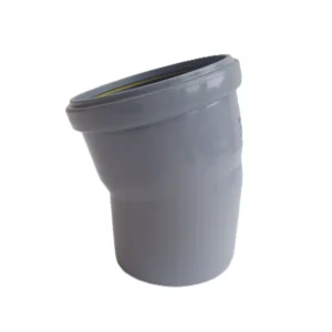 HT böj 110x15 är en grå plaströrsarmatur med en 15° snedställd kant, avsedd för VVS eller dränering, visad mot en vit bakgrund.