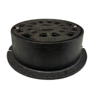 En svart, rund golvbrunn av gjutjärn (Lättbetäckning 150 sil för 110 mm rör) med strukturerad yta och flera rektangulära galleröppningar, mot en vit bakgrund.