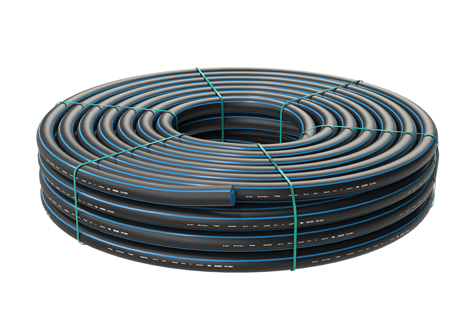 En 10 meter lång spole av PE slang 20mm - blå stripe, svart rör med blå ränder, är prydligt lindad med gröna band, mot en vit bakgrund.