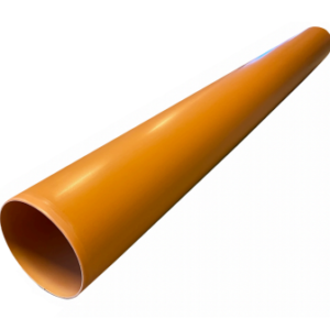 Ett slätt, långt orange PP stigarrör 200 x 2 meter visas i vinkel mot en vit bakgrund, med den öppna änden vänd mot betraktaren.