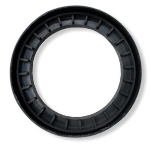 En Teleskoprör 315, höjd: 400 mm - för lättbetäckning visas: en svart, cirkulär plastring med jämnt fördelade inre åsar, fotograferad mot en vit bakgrund.