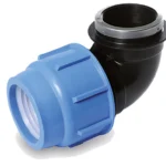 Plastkoppling vinkel med invändig gänga: En 90° plastkoppling med blått gänglock i ena änden och svart gängad anslutning i den andra, används för VVS- eller bevattningssystem.