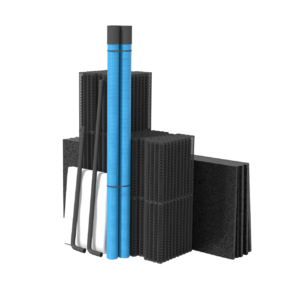 Baga biomodulspaket med spridarplattor BDT består av staplade svarta svampfilterkuddar, två blå cylindriska rör och två metalltänger på en vit bakgrund.