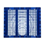 En vy uppifrån på Dagvattenkassett 1/2 HYDRO-BOX 2 800x800 H-330mm 200L visar dess blå plastgallerdesign med jämnt fördelade fyrkantiga öppningar och koncentriska måttmarkeringar som är synliga genom kassetten.