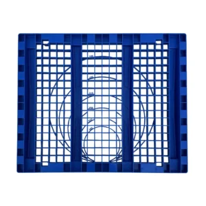 En vy uppifrån på Dagvattenkassett 1/2 HYDRO-BOX 2 800x800 H-330mm 200L visar dess blå plastgallerdesign med jämnt fördelade fyrkantiga öppningar och koncentriska måttmarkeringar som är synliga genom kassetten.