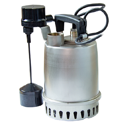 Hyflow Dränett länspump 1-fas är en dränkbar vattenpump i rostfritt stål med en svart flottörbrytare, nätsladd, topphandtag, insugningsbur i botten och ett gängat sidoutlopp.