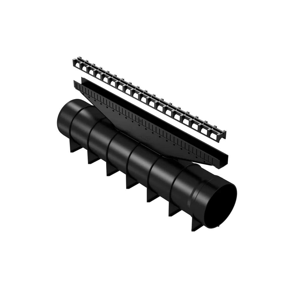 En 3D-rendering av PP Markränna Ucan 3m svart plastdräneringssystem med en cylindrisk bas, stödfenor, slitsat gallerlock och matchande skena, alla separerade och vertikalt inriktade.