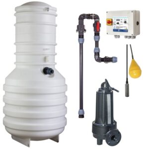 Pumpstationen Pumptek PRO PT08 2 m 3-fas består av en vattentank i vit plast, en svart pump, en styrenhet med strömbrytare, rör och en gul flottörbrytare, allt mot en vit bakgrund.