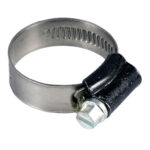 Närbild på Slangklämma, en cirkulär slangklämma i metall med metallglänsande yta och svart skruvmekanism, utformad för att säkert fästa slangar vid kopplingar.