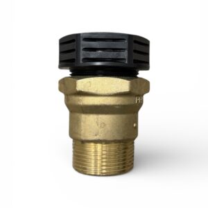 En PRK koppling Rak utv. gänga 32 x 1 1/4" (TA 403) (kopia) ventilarmatur i mässing med gängad bas och svart plastlock, mot en vit bakgrund.