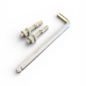 Monteringskit till plastlock 600/800 A15 med ram innehåller en insexnyckel av metall, två väggankare av metall med bultar och muttrar, på vit bakgrund.