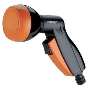 Claber Elegant duschpistol är ett orange och svart handhållet sprutmunstycke för trädgårdsslang med ett runt huvud, ett ergonomiskt grepp, en avtryckare på undersidan och Claber-logotypen på sidan.