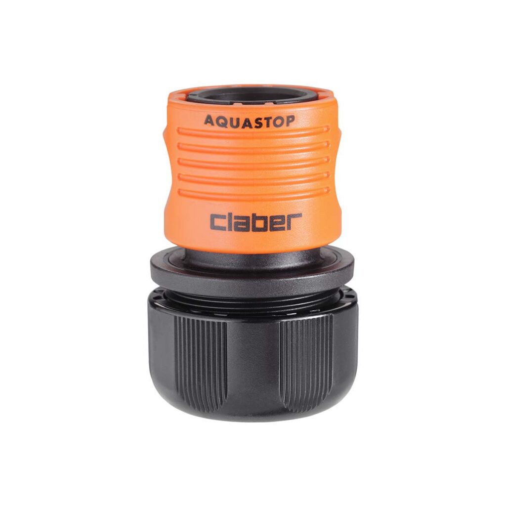 Claber 3/4" snabbkoppling med Aquastop. En Claber 3/4″ snabbkoppling med Aquastop i orange och svart, avsedd för snabb och enkel anslutning till slangar.