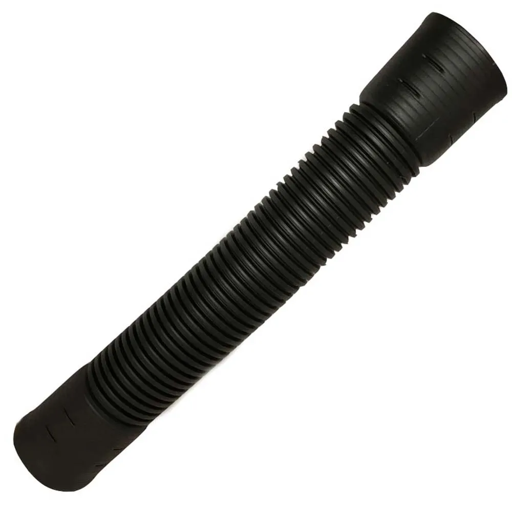 En Flexböj-dräneringsslang 110, en svart, korrugerad, flexibel plastslang med släta kopplingar i båda ändarna, avbildad mot en vit bakgrund.